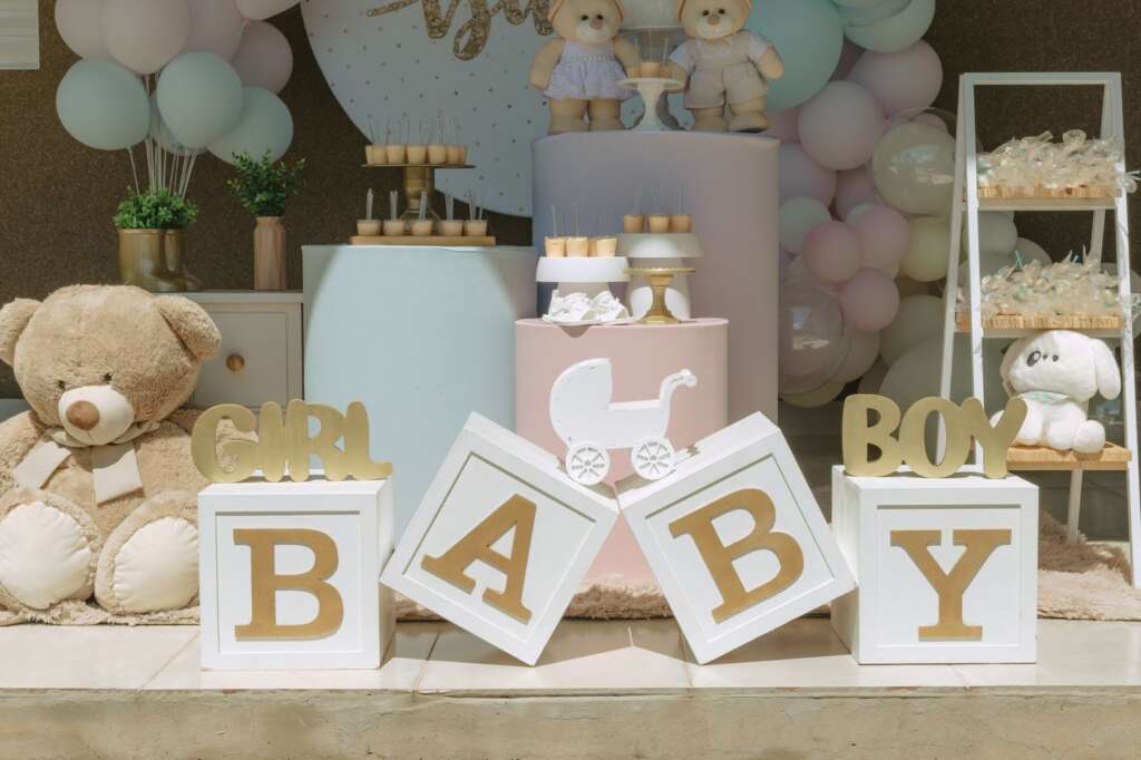 Pastel baby shower decor with teddy bears